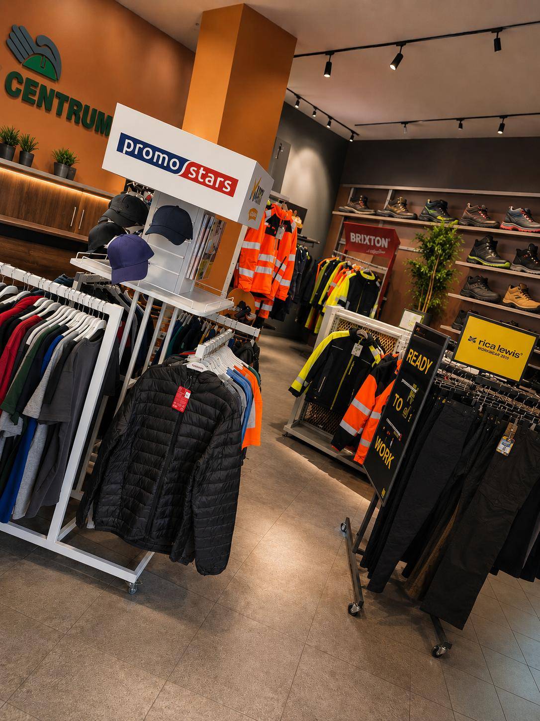 Wnętrze sklepu BHP Centrum we Włocławku